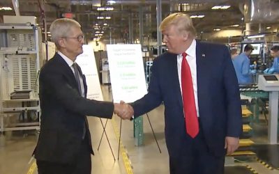 Apples Tim Cook har köpt Donald Trumps gunst – för en miljon dollar