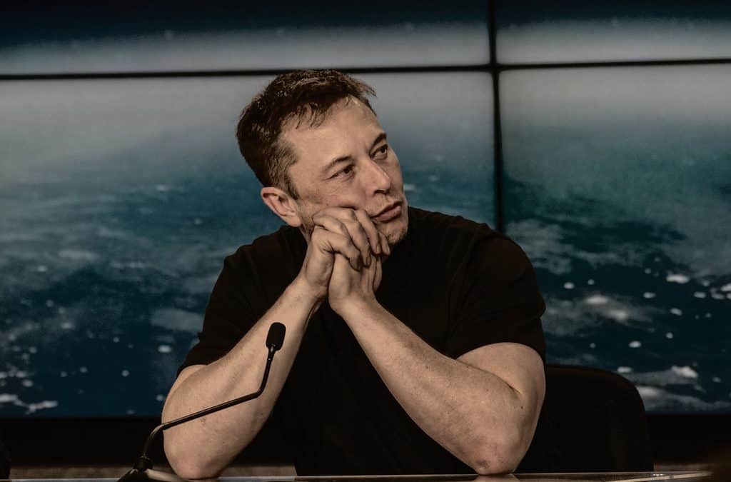 Elon Musk fördröjer länkning till webbplatser som han inte gillar – i yttrandefrihetens namn