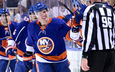 Islanders reser sig ur askan och tar sig till slutspel