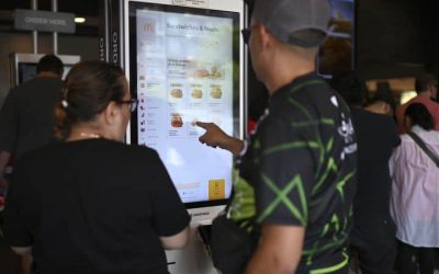 McDonald’s touchscreen kiosks were feared as job killers. Instead, something surprising happened | CNN Business